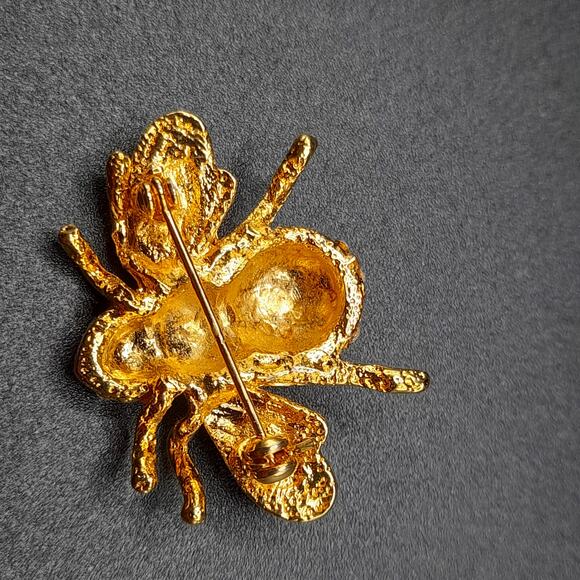Vintage Rhinestone Bee Brooch, Gold Tone, Green Clear Rhinestones - Picture 4 of 9
